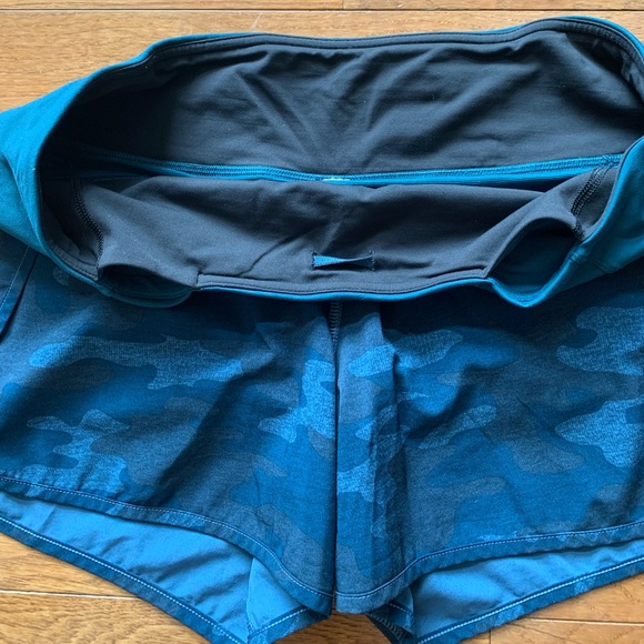 💙LULULEMON RUN TIMES SHORT 4”-CAMO OIL SLICK BLUE - Picture 8 of 15